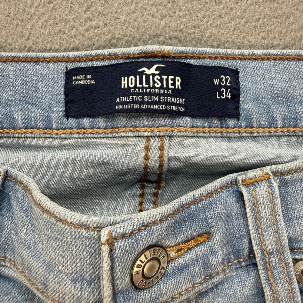 Hollister Athletic Slim Straight Jeans Mens 32x34 (FIT 32x32) Light Wash Denim